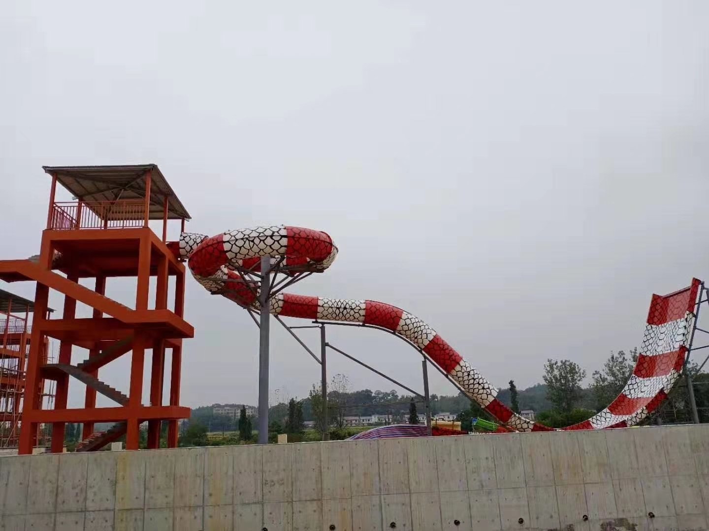 4-闭合式滑道